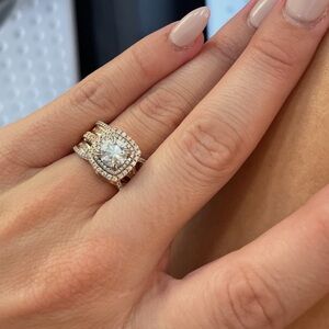 18k rose gold with a center round cut diamond 💍 1.29 carat